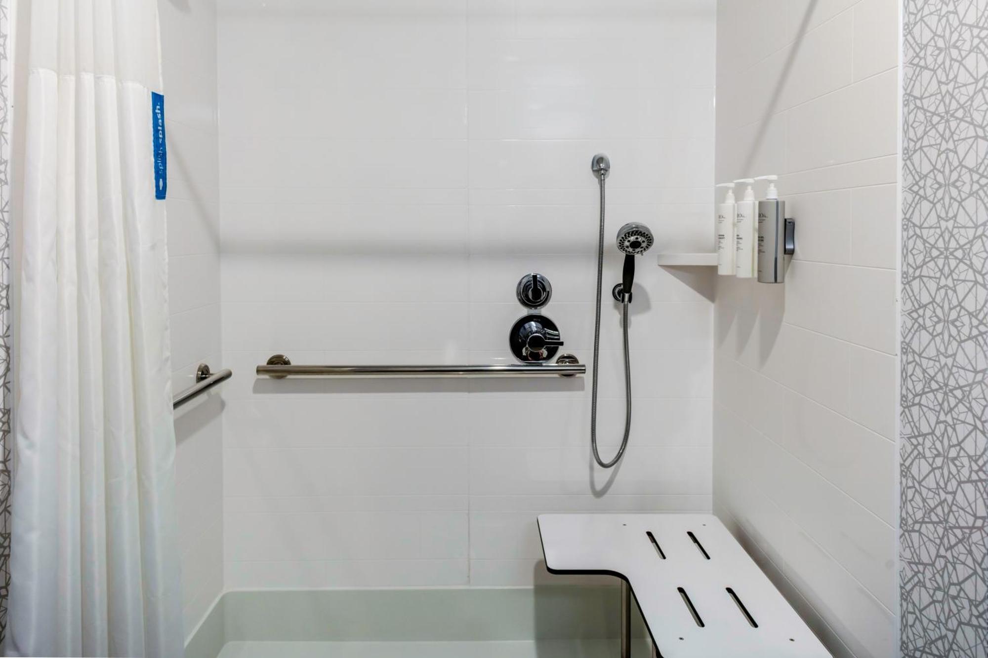 Hampton Inn & Suites Indianapolis West Speedway エクステリア 写真